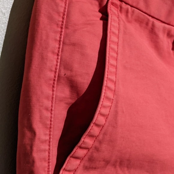 Gap red/orange flat front chaki shorts, men's size 32 - Picture 7 of 7